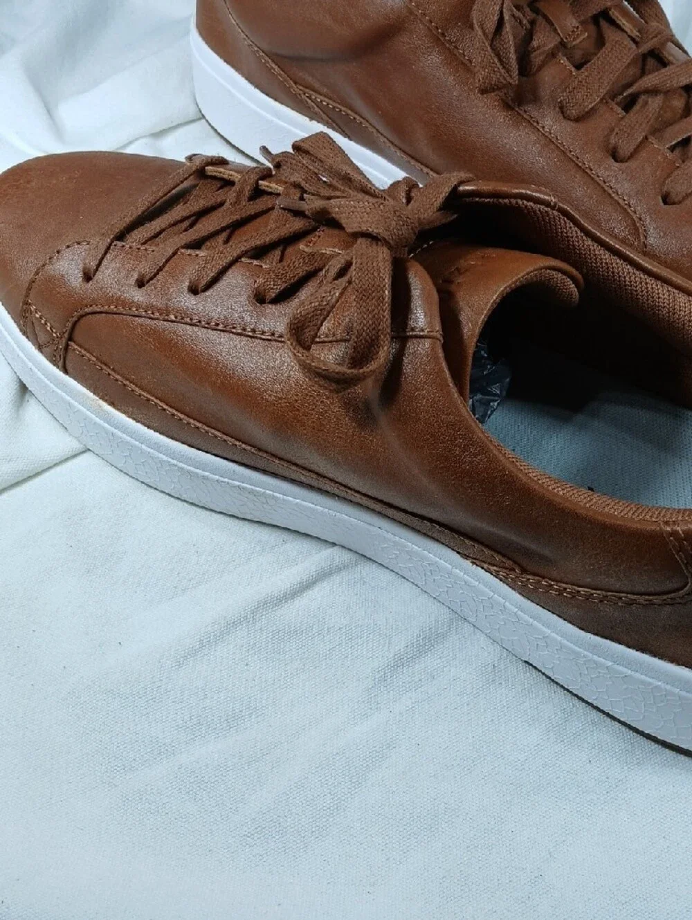Kizik Classic Brown Low-Top Men's Sneakers with White Sole